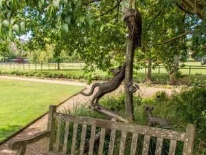 Dæmon Sculpture, Oxford University